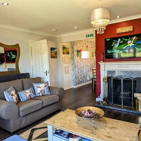 Finn Village "Mountain View Cottage" Private Garden, 9-Seater Hot Tub, Firepit & Pizza Stove Drymen Extérieur photo