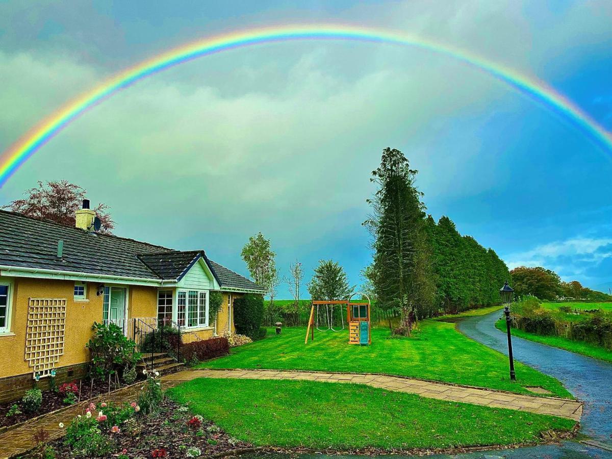 Finn Village "Mountain View Cottage" Private Garden, 9-Seater Hot Tub, Firepit & Pizza Stove Drymen Extérieur photo