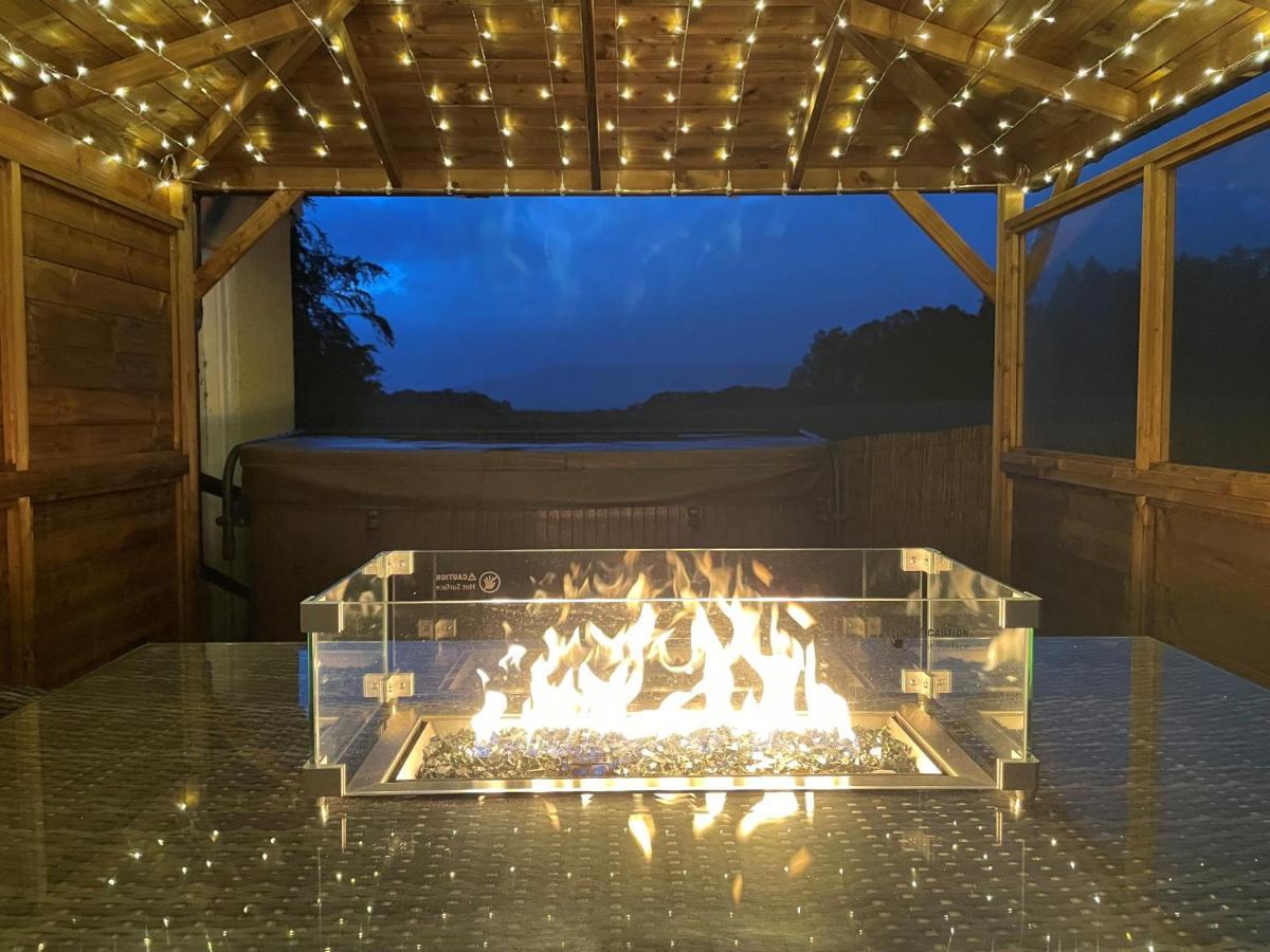 Finn Village "Mountain View Cottage" Private Garden, 9-Seater Hot Tub, Firepit & Pizza Stove Drymen Extérieur photo