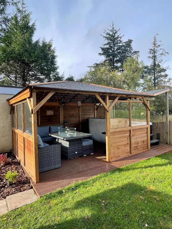 Finn Village "Mountain View Cottage" Private Garden, 9-Seater Hot Tub, Firepit & Pizza Stove Drymen Extérieur photo