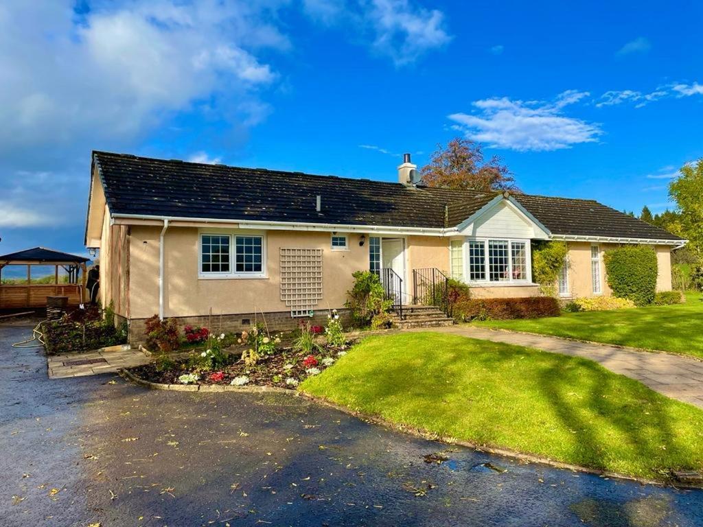 Finn Village "Mountain View Cottage" Private Garden, 9-Seater Hot Tub, Firepit & Pizza Stove Drymen Extérieur photo
