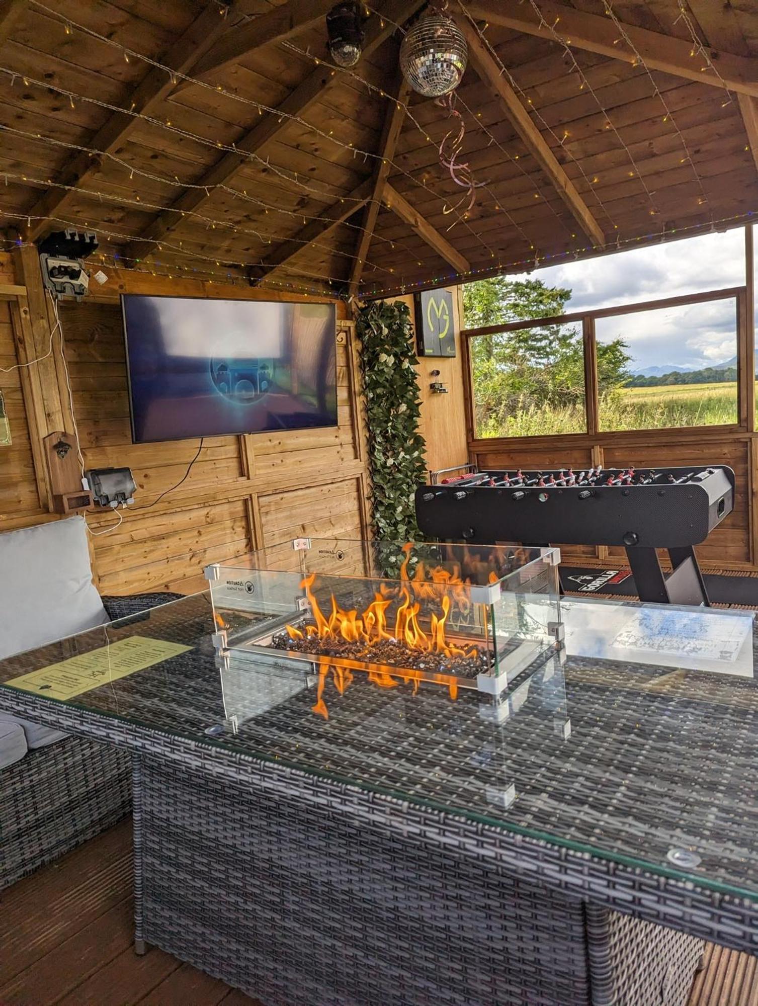 Finn Village "Mountain View Cottage" Private Garden, 9-Seater Hot Tub, Firepit & Pizza Stove Drymen Extérieur photo