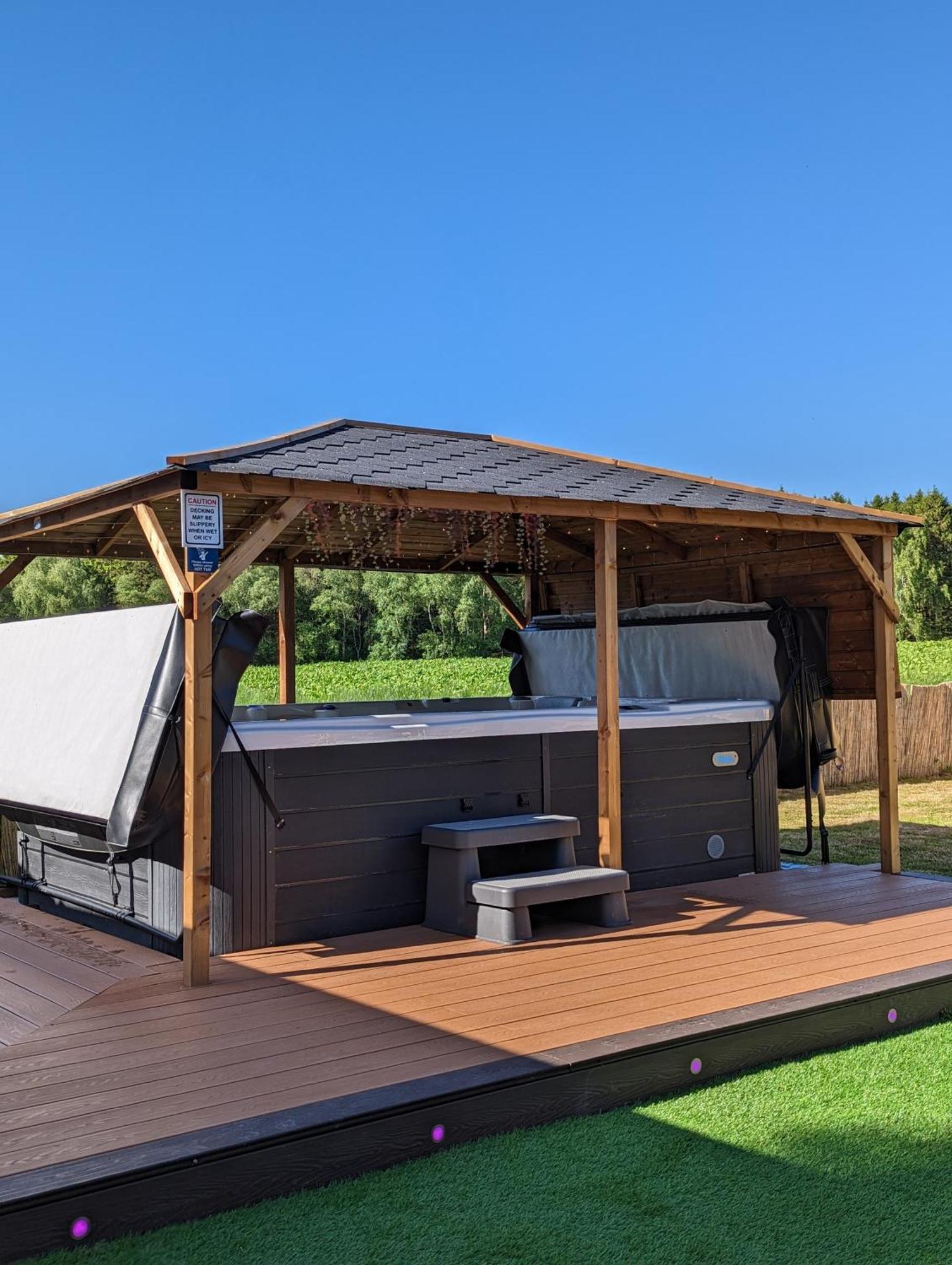 Finn Village "Mountain View Cottage" Private Garden, 9-Seater Hot Tub, Firepit & Pizza Stove Drymen Extérieur photo